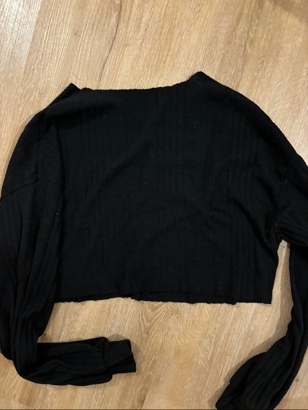 Cropped Black Ribbed top - Picture 3 of 3